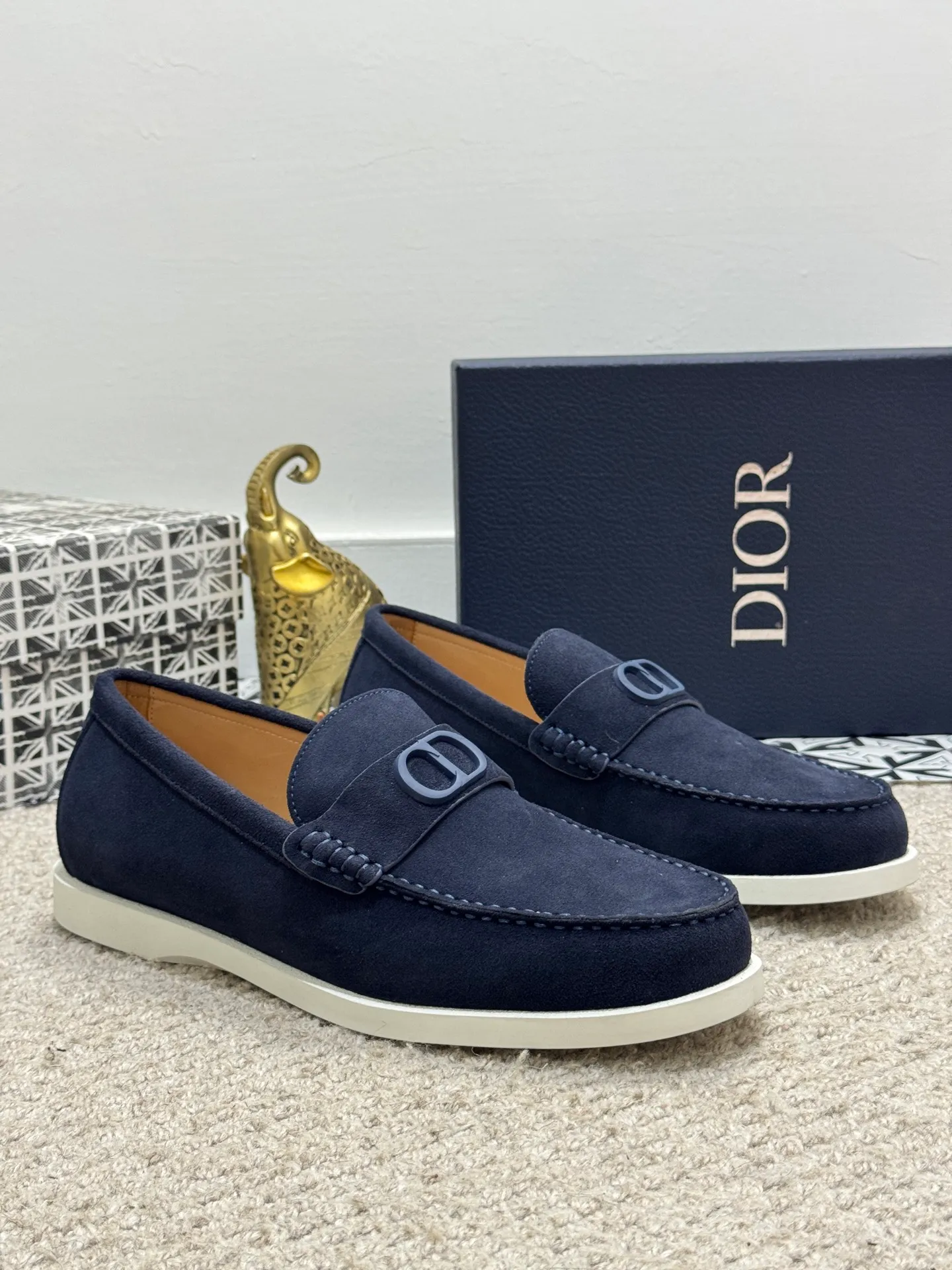 Men's men's shoes 💰480 [New style] 🍺🍺Dior men's casual shoes - a high version of the original one-to-one replica. It is a casual dress shoe. Crafted from luxuriously soft navy suede❤️‍🔥Cow leather lining💘Oblique printed panels on the upper. The lightweight white rubber sole adds sophistication, with an Oblique pattern engraved on the outsole and branding on the back. Size: 38-44 (45, 46 customized